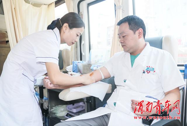 渭南市第一医院组织职工积极献血 用爱心为生命“加油”(图12)