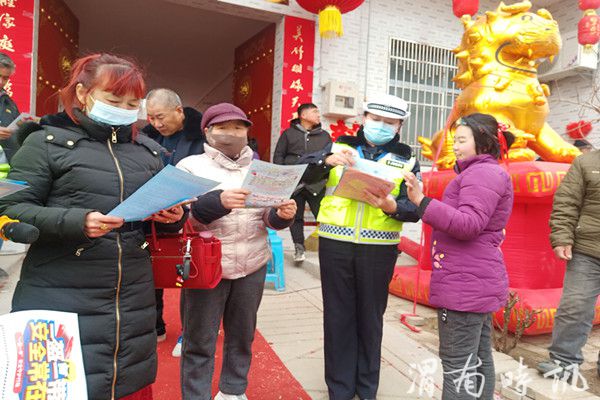 大荔交警携手乡村司仪深入群众共话交通安全(图3)
