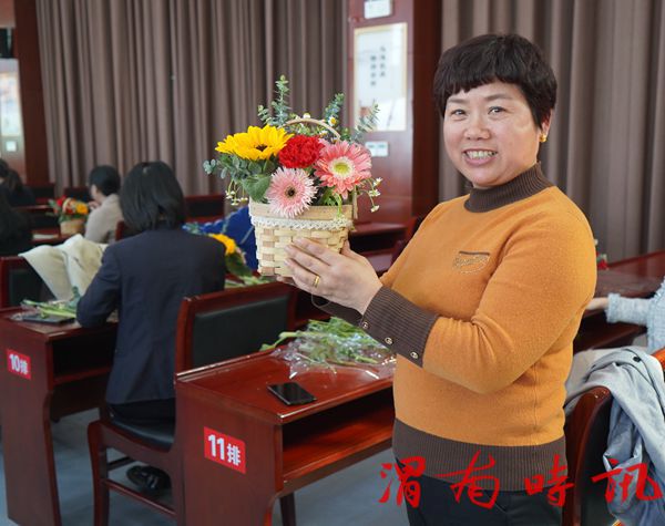 渭南经开区举办庆祝“三·八”妇女节插花活动(图4)
