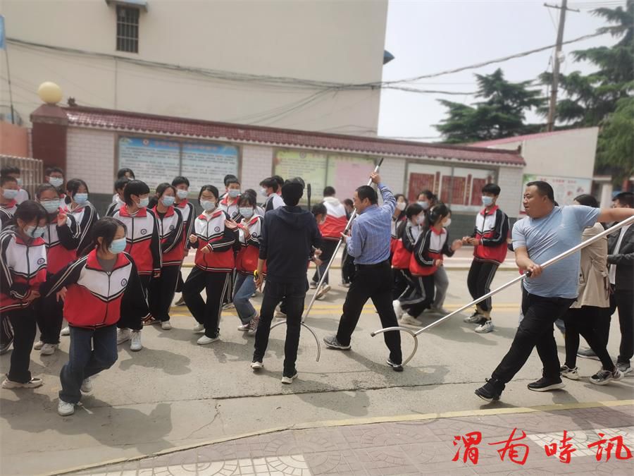 心系安全 警钟长鸣—合阳县路井镇中学开展安全演练活动(图1)