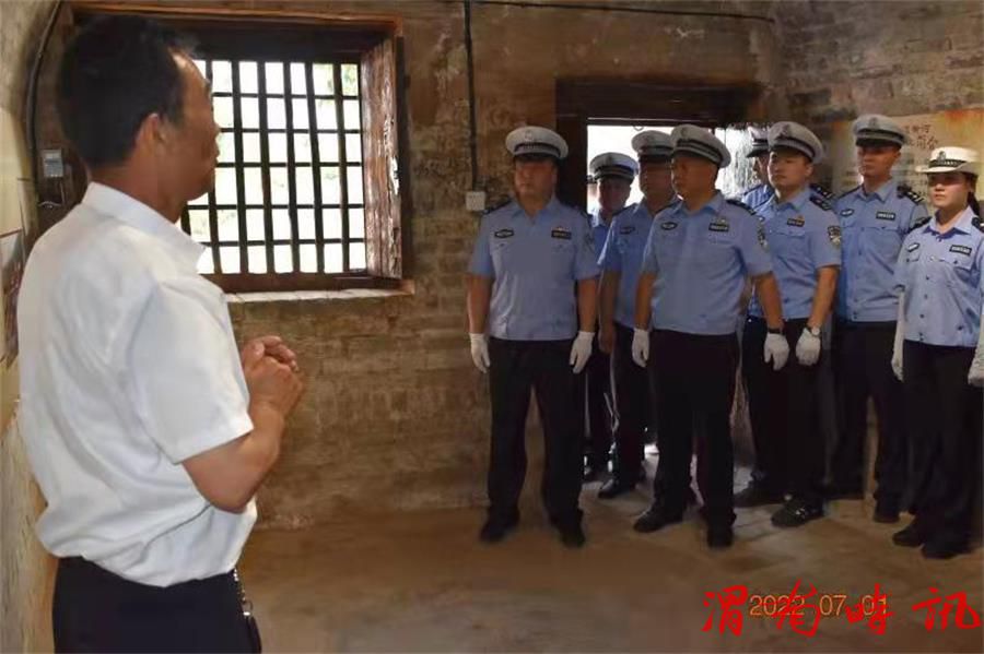 警心向党迎“七一” 牢记使命跟党走 韩城市公安局交警大队党总支部开展 迎“七一”主题党日”活动(图6) 警心向党迎“七一” 牢记使命跟党走 韩城市公安局交警大队党总支部开展 迎“七一”主题党日”活动(图6)