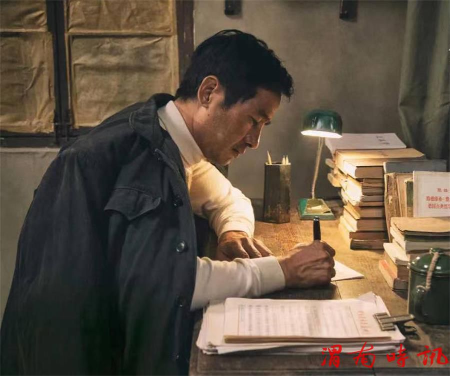 传承英模精神 牢记初心使命——合阳法院组织干警观看红色电影《我的父亲焦裕禄》(图2) 传承英模精神 牢记初心使命——合阳法院组织干警观看红色电影《我的父亲焦裕禄》(图2)