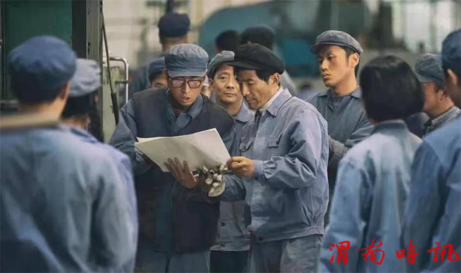 传承英模精神 牢记初心使命——合阳法院组织干警观看红色电影《我的父亲焦裕禄》(图1) 传承英模精神 牢记初心使命——合阳法院组织干警观看红色电影《我的父亲焦裕禄》(图1)