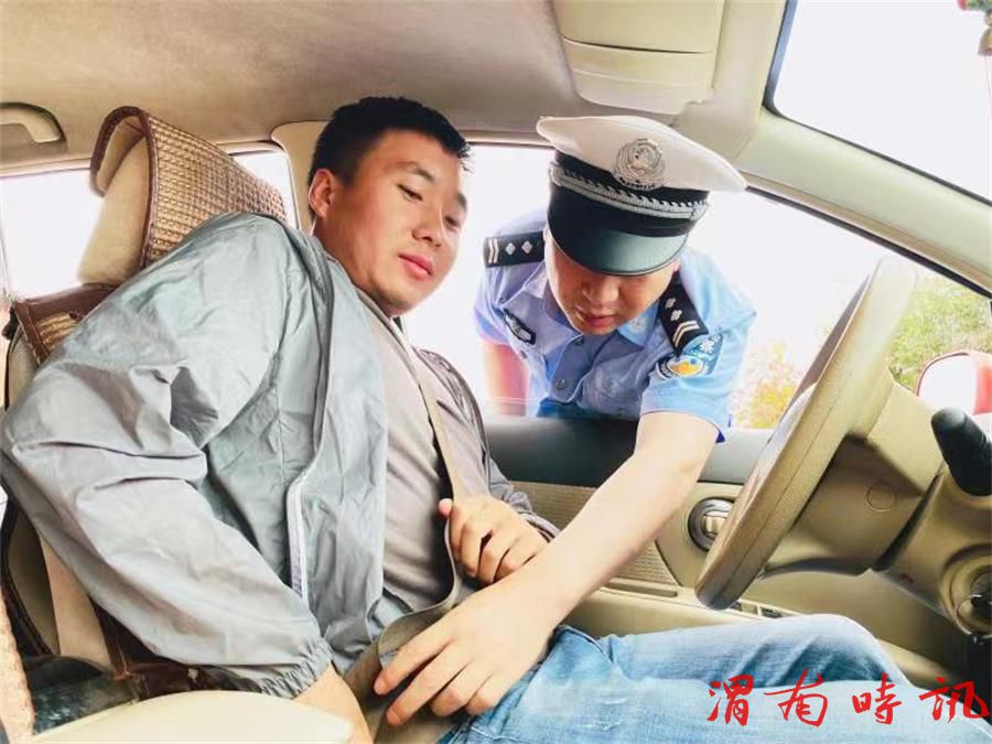 【百日行动】花椒树下话交通 交警地头讲安全(图10)