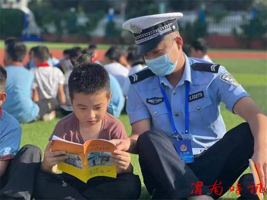 【开学第一课】交警当“老师” 守护开学季(图3)