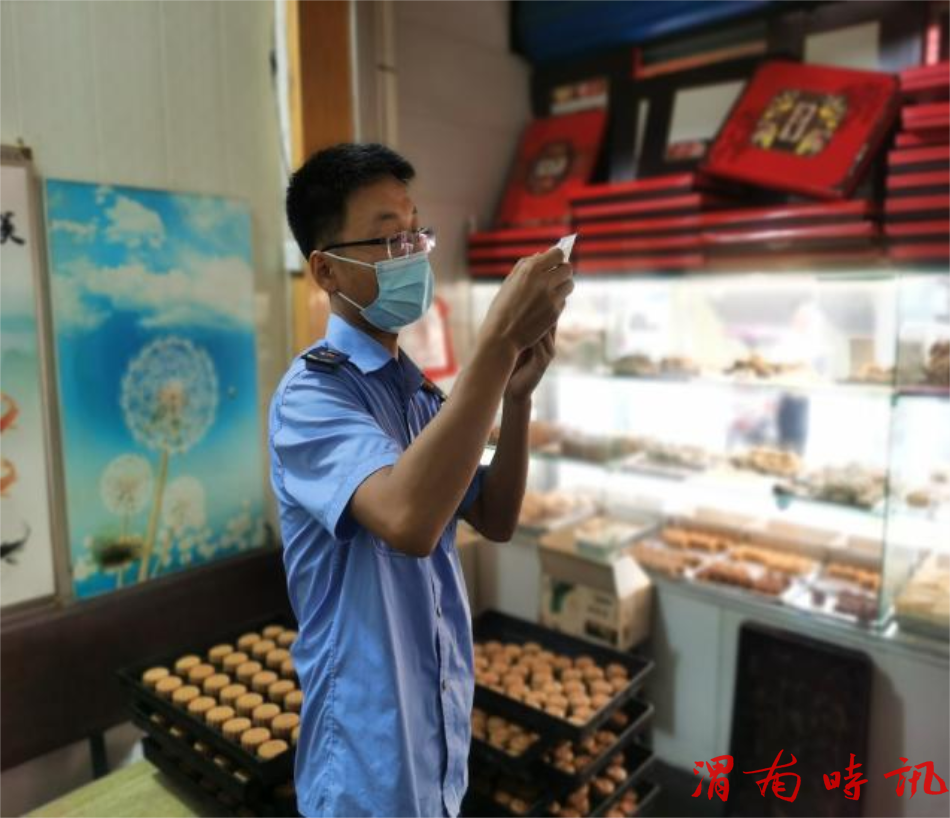 韩城市市场监督管理局新城食药所开展辖区中秋节前食品安全检查活动(图2) 韩城市市场监督管理局新城食药所开展辖区中秋节前食品安全检查活动(图2)