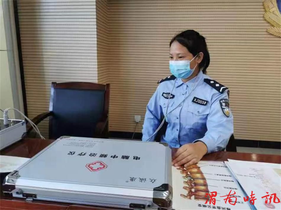 韩城市公安局交警大队邀请西安孙思邈中医健康管理研究院医生开展“暖警”问诊服务(图3) 韩城市公安局交警大队邀请西安孙思邈中医健康管理研究院医生开展“暖警”问诊服务(图3)