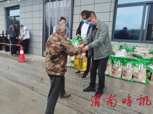 辛市街道马渡村新时代文明实践站：敬老爱老 情暖重阳(图1)