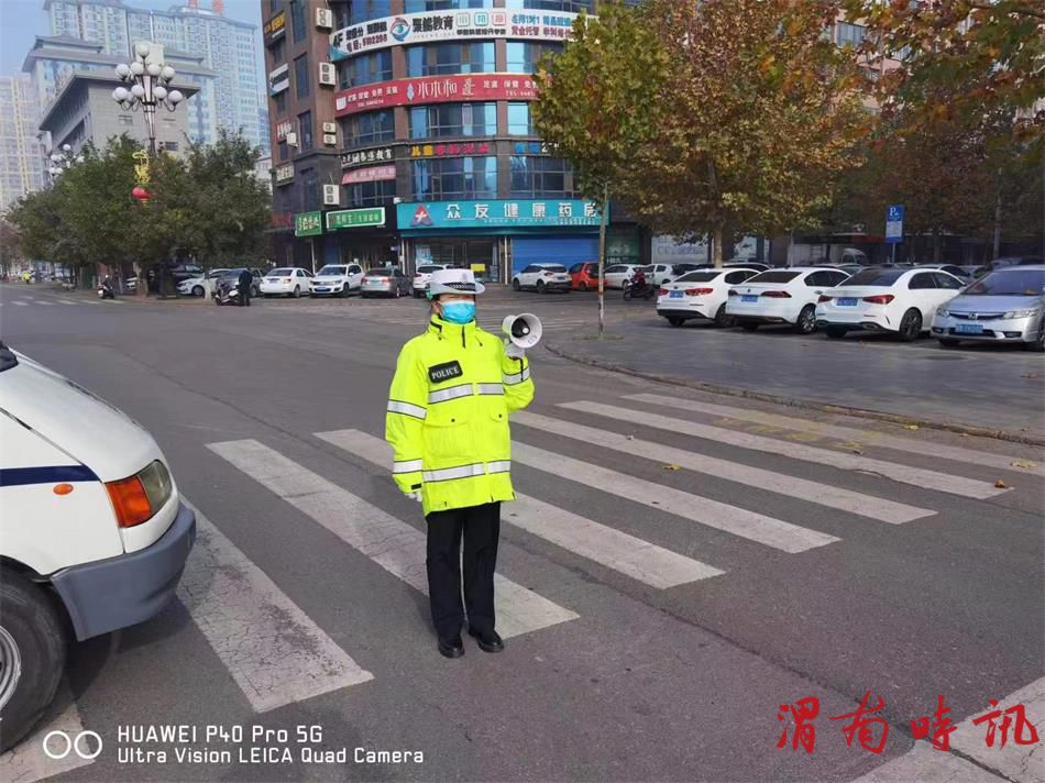 韩城公安交警巧用“小喇叭”    防疫、交安宣传两不误(图2)