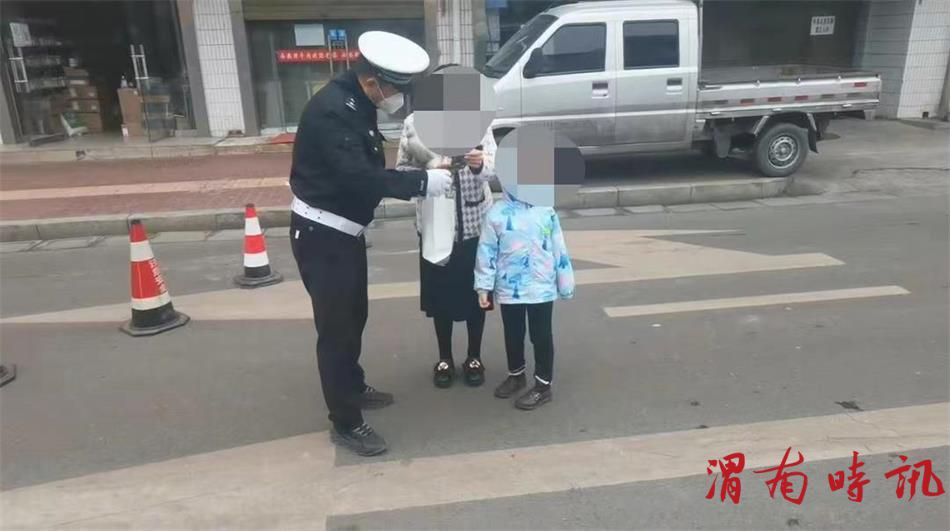 【交警正能量】疫情无情人有情 韩城公安交警护送病人回家(图1)