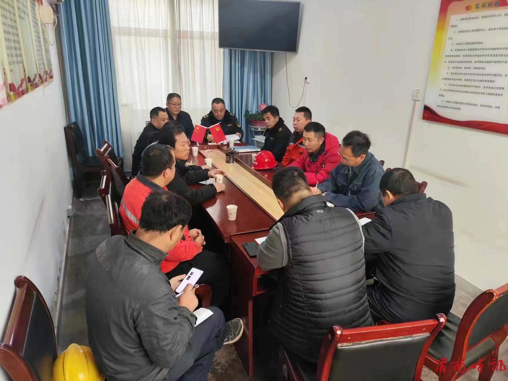 渭南市临渭区市场监管局副局长温建军带队到渭南师范学院调研指导电梯安全工作(图1) 渭南市临渭区市场监管局副局长温建军带队到渭南师范学院调研指导电梯安全工作(图1)