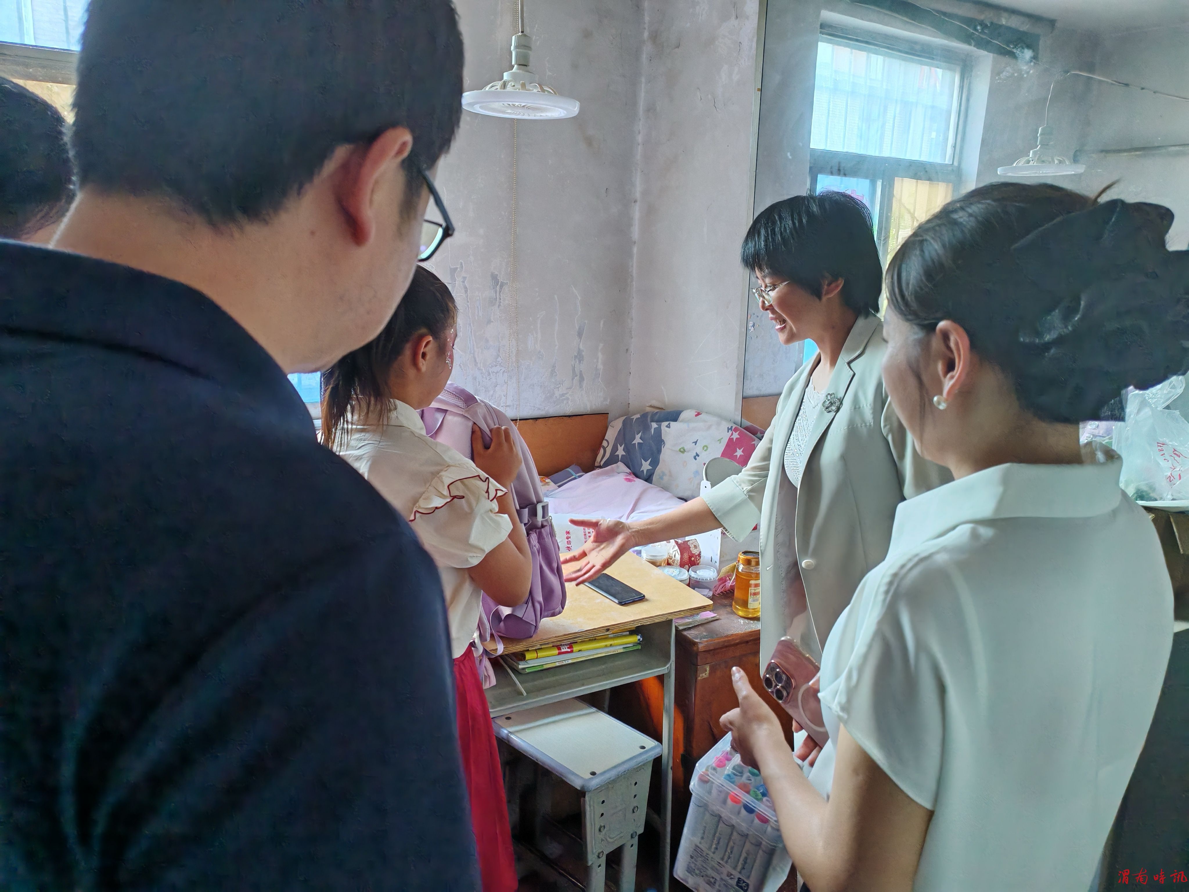 爱润童心筑梦未来 结对帮扶情暖六一 华州区住建局开展困境儿童关爱行动  (图3)