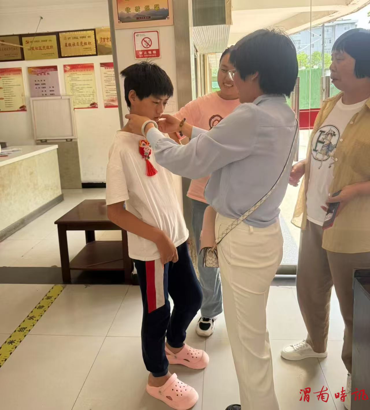 爱润童心筑梦未来 结对帮扶情暖六一 华州区住建局开展困境儿童关爱行动  (图1)
