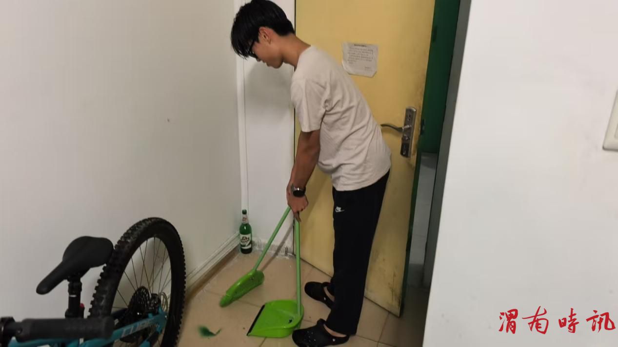 “扫”出一屋清朗，“筑”就青春之家(图4)