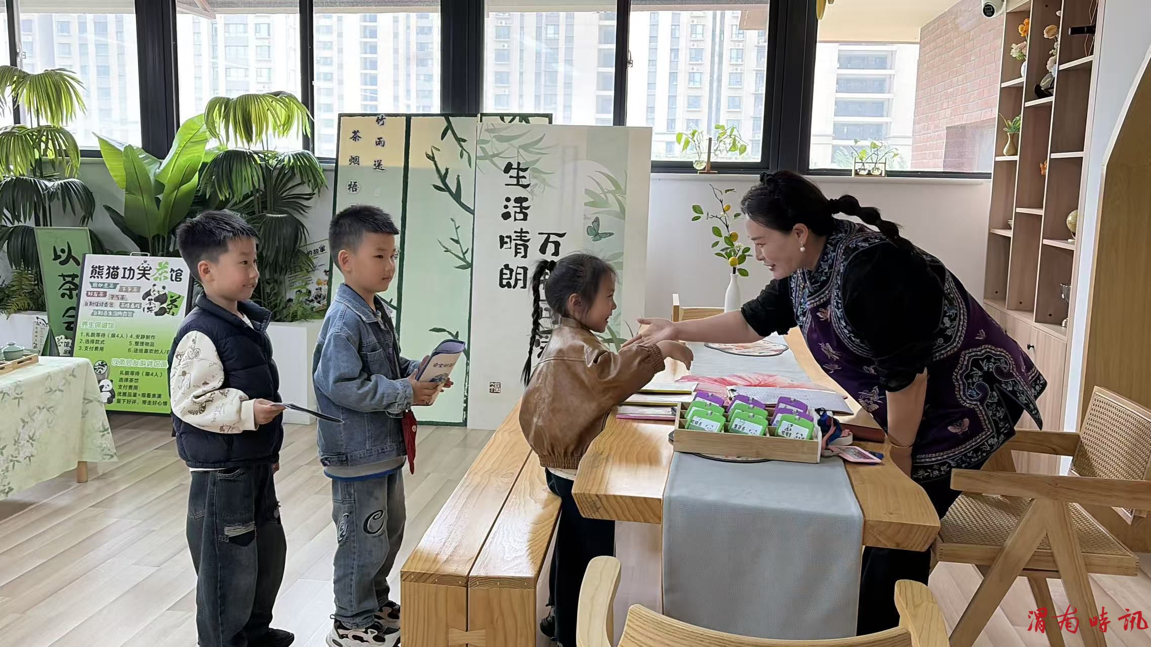 迪尔贝贝幼儿园新学期“快乐集市”开市:幼儿在真实体验中感悟劳动与成长(图4) 迪尔贝贝幼儿园新学期“快乐集市”开市:幼儿在真实体验中感悟劳动与成长(图4)